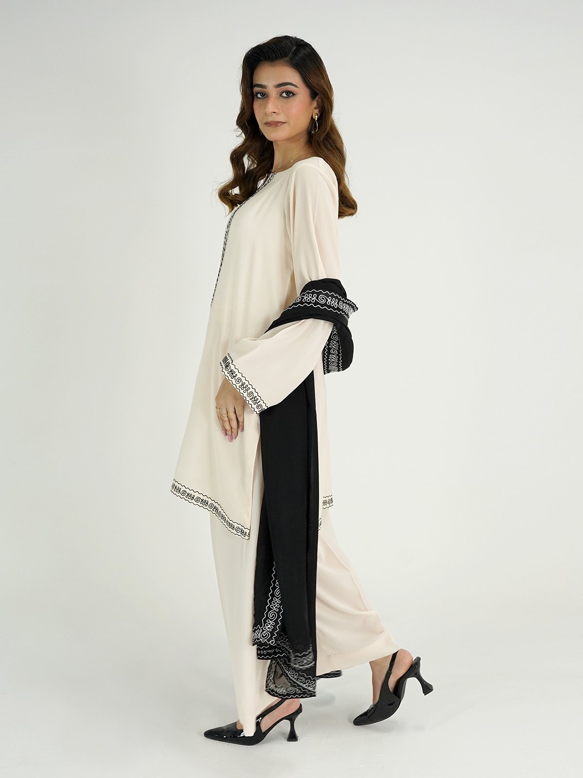 Apricot Muse - Image 5